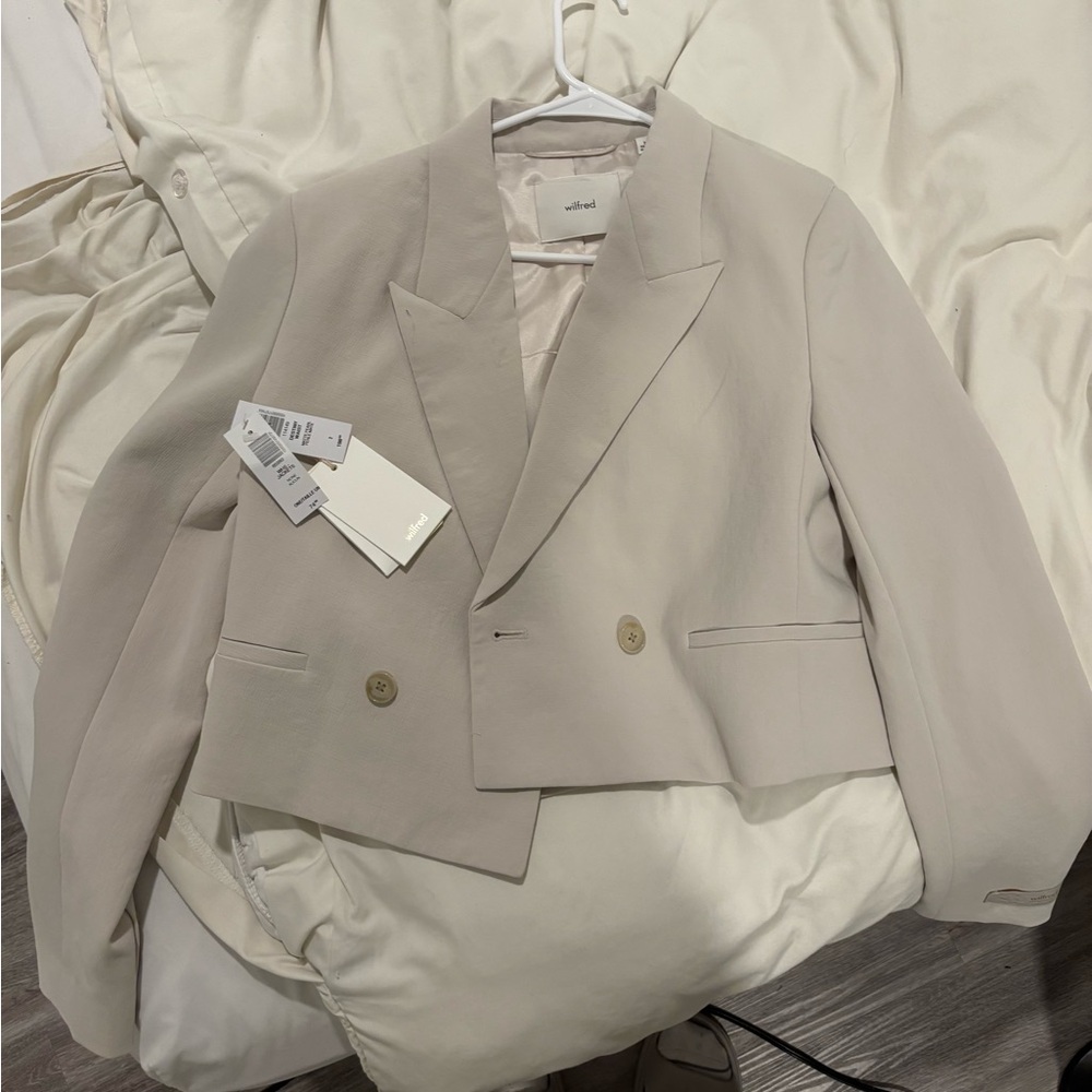 NWT Wilfred
Destiny Waist Blazer matte PEARL